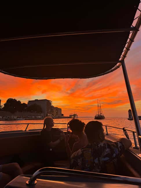 Zadar: Romantic, Luxury Sunset Boat Tour with Aperol Spritz - Aperol Spritz and Chill Music: The Mood-Maker on Board