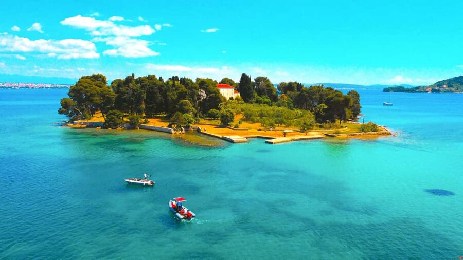 Zadar:Speedboat Tour Thrill Ride with Snorkeling on 3 island - The first cruise leg: quick sightseeing and music you can control