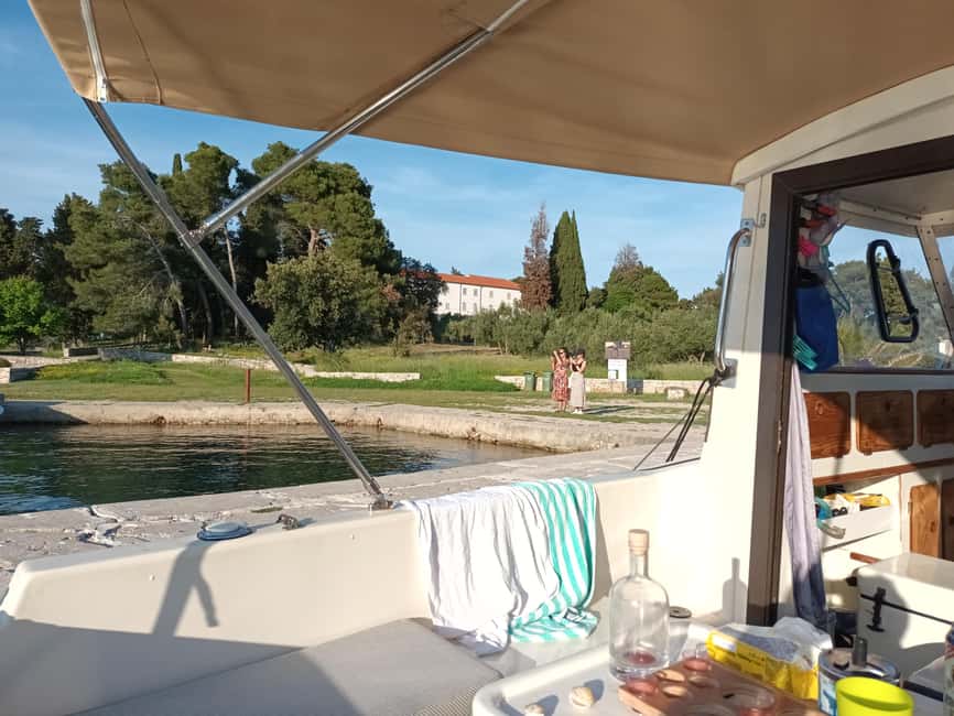 Zadar:Ugljan, Frnaža,Galevac &Ošljak free beer & anchovies - How the boat ride stays relaxed, not rushed