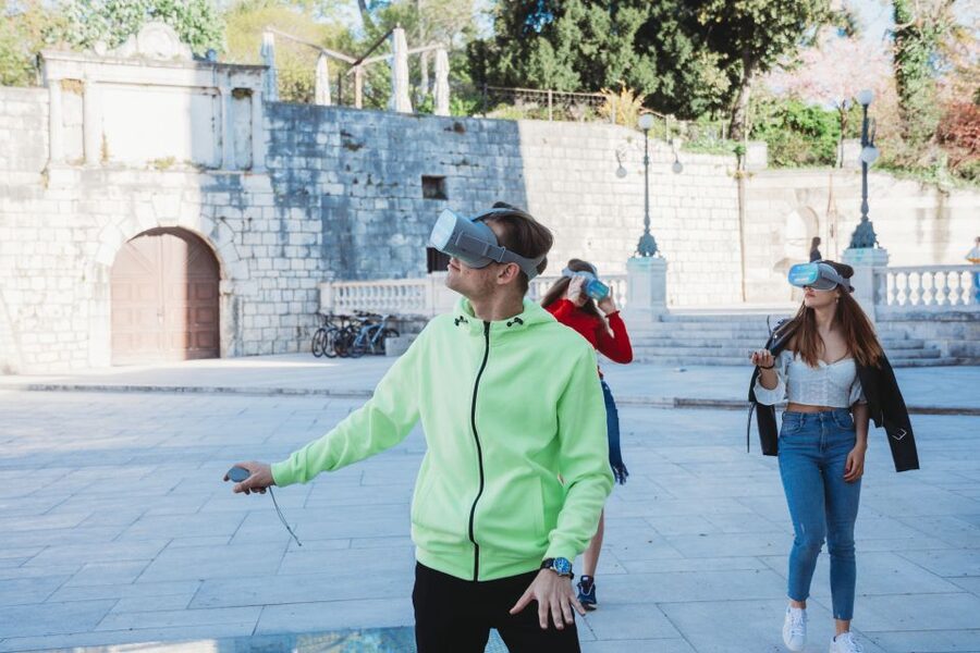 Zadar: Virtual Reality Guided History Walking Tour - The 4th Crusade and the 1202 invasion from the sea