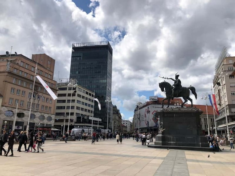 Zagreb: City and WWII Tunnels Walking Tour - Gradec and the panoramic views you can actually plan around