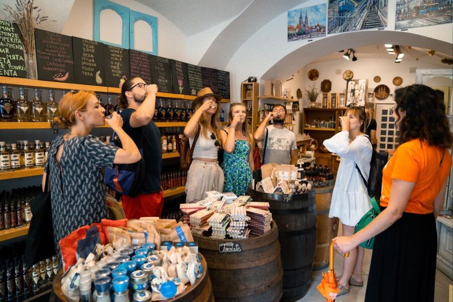 Zagreb: Food Tour with Tastings - Dolac Market: the green market visit that turns tastings into a story
