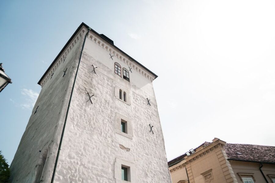Zagreb: Guided City Tour with WWII Tunnels - Key things that make this tour worth your time