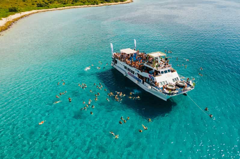 Zrce: Novalja Boat Party Booze Cruise - Key things that make this party cruise work